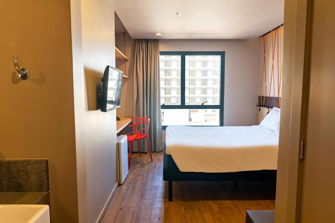 Hotel Ibis Styles Porto Alegre Moinhos De Vento 3*,